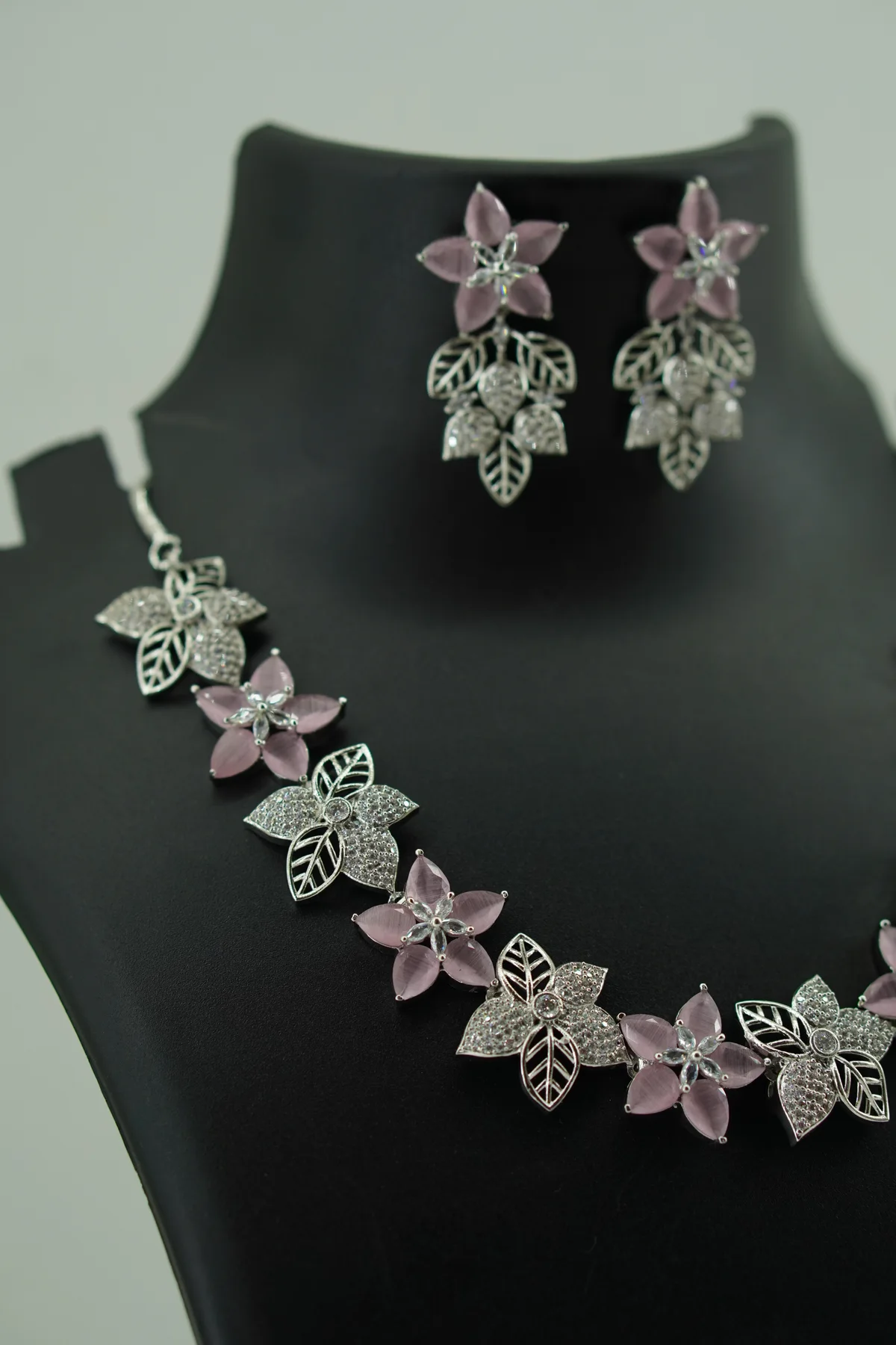 Pink And Blue Flower Neckset image 3