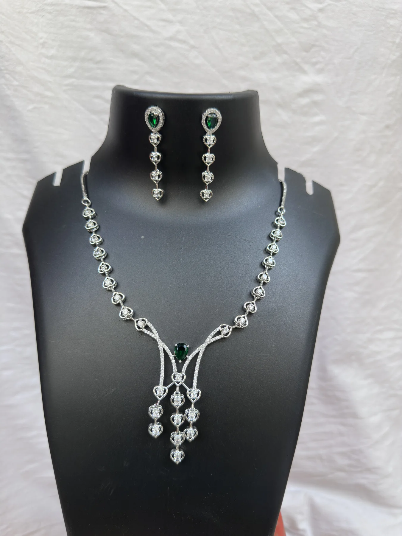 Green Heart neckset image 1