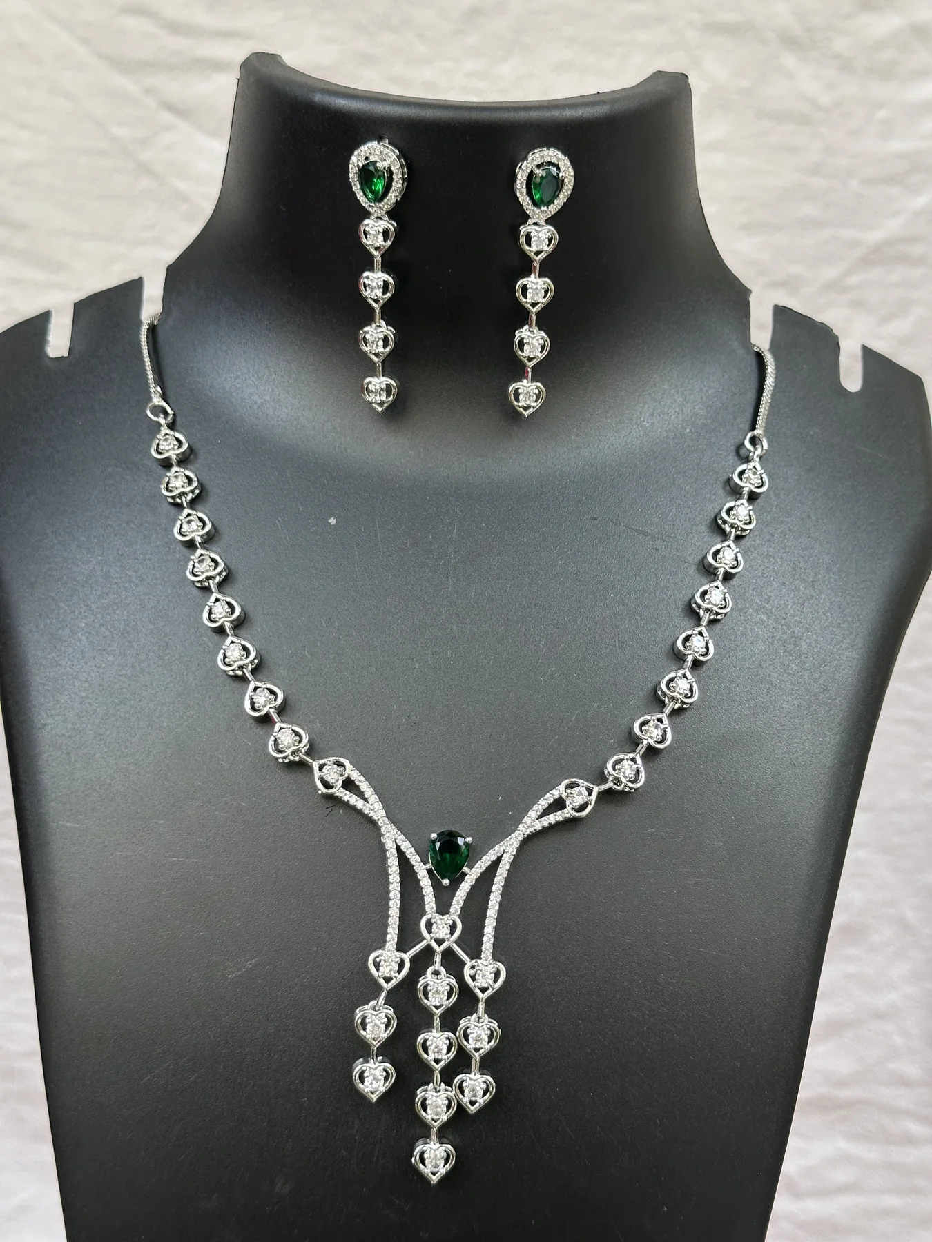 Green Heart neckset image 2