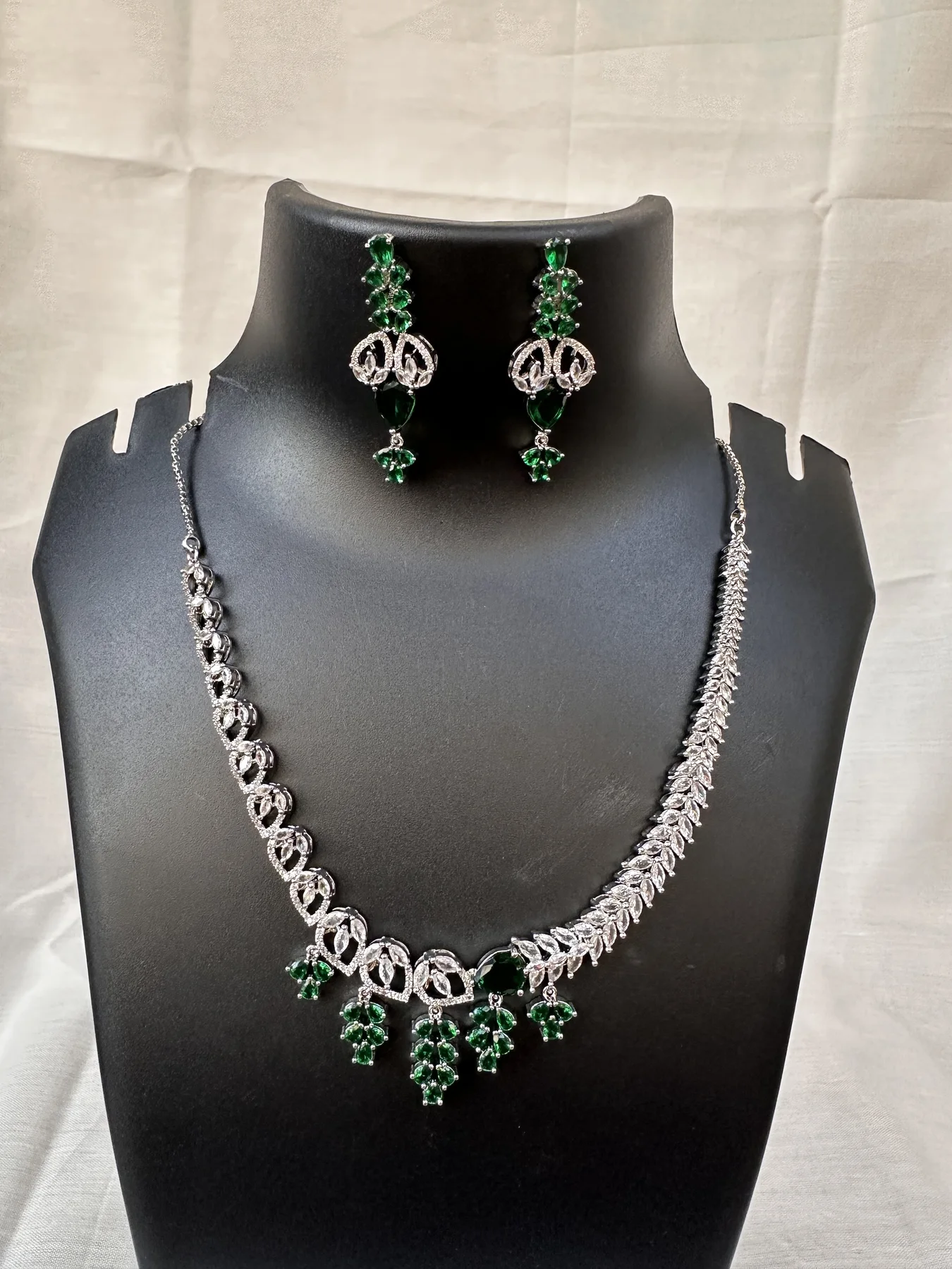 Double side hanging(Green/Wine) Green image 2