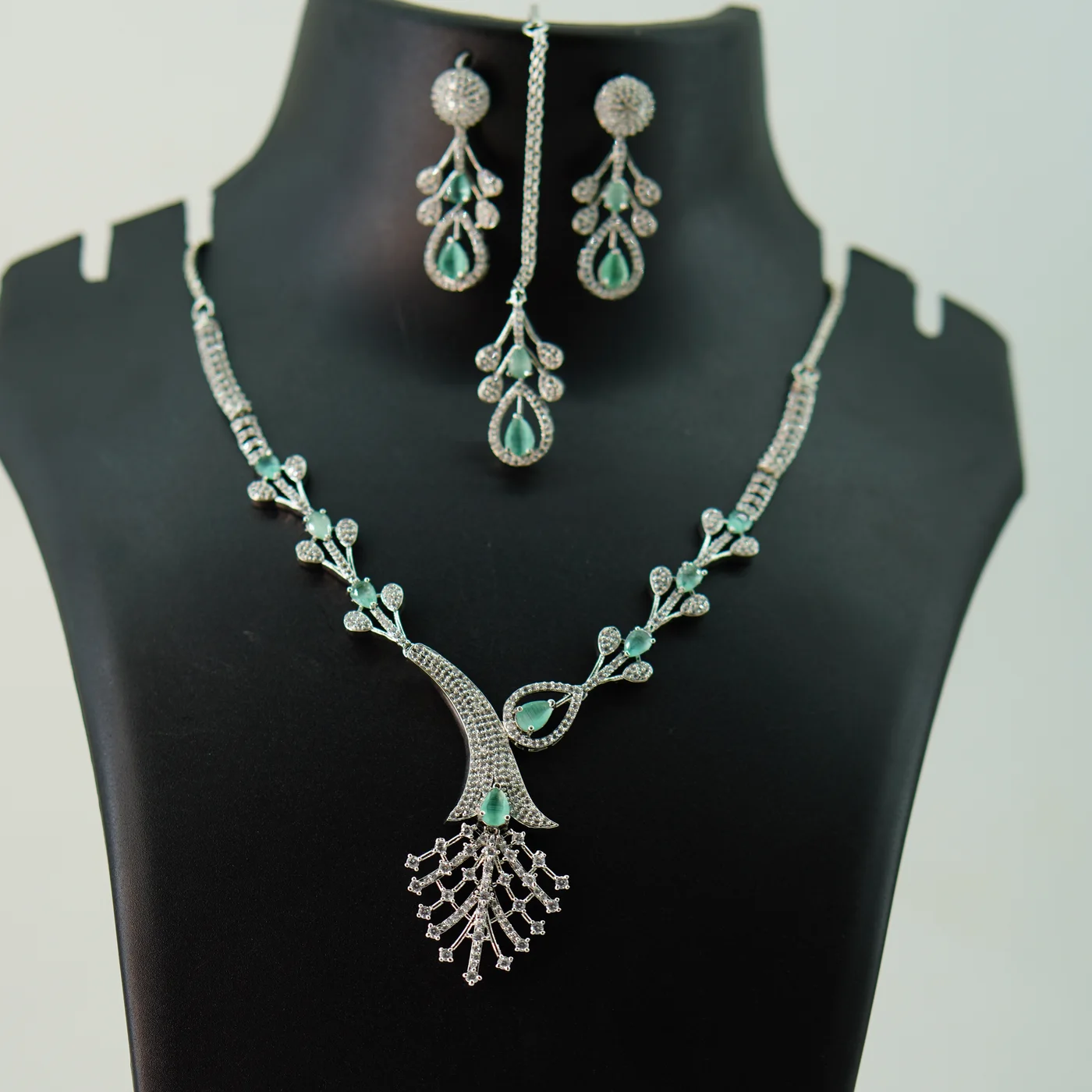 Light blue neckset with nethichudi image 1