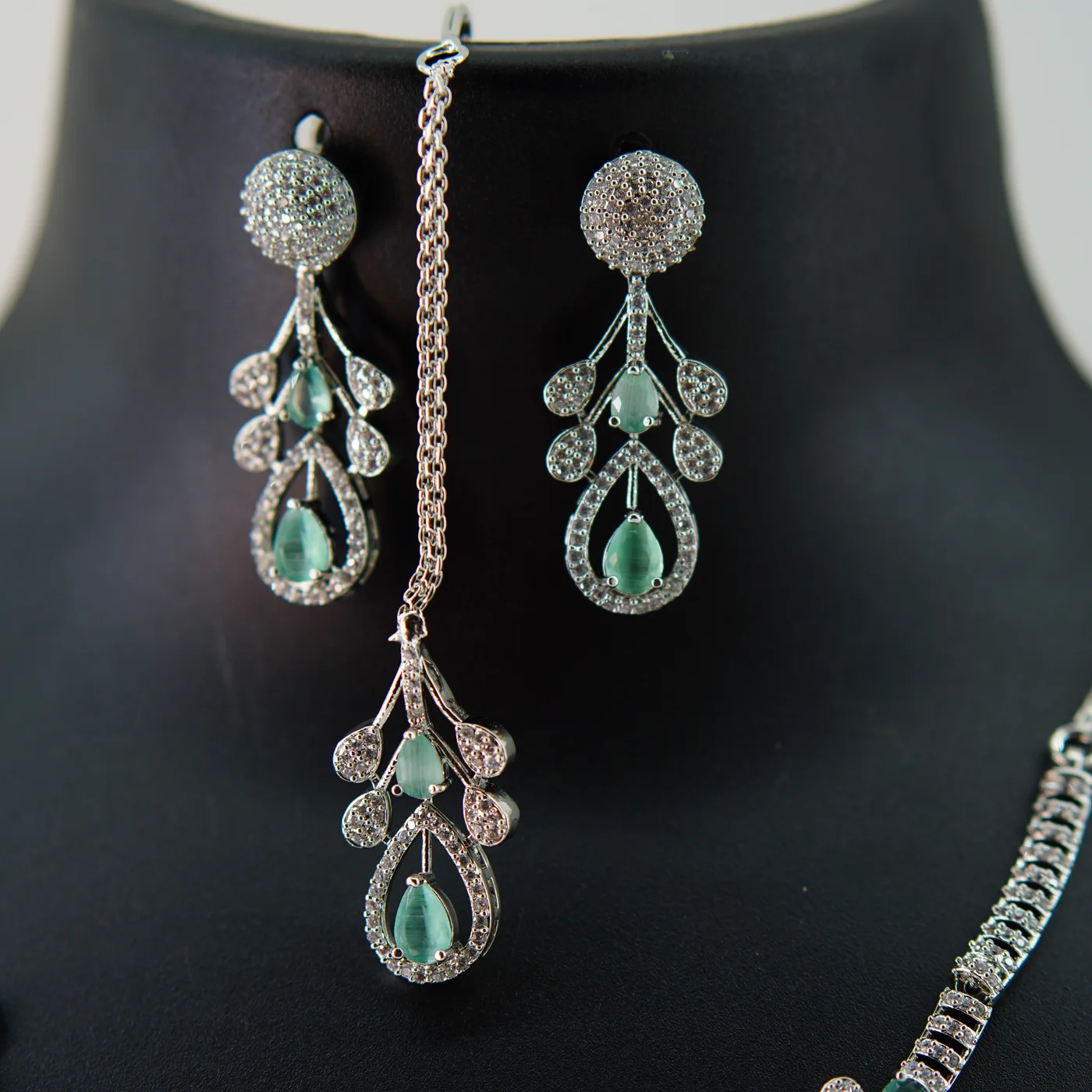 Light blue neckset with nethichudi image 3