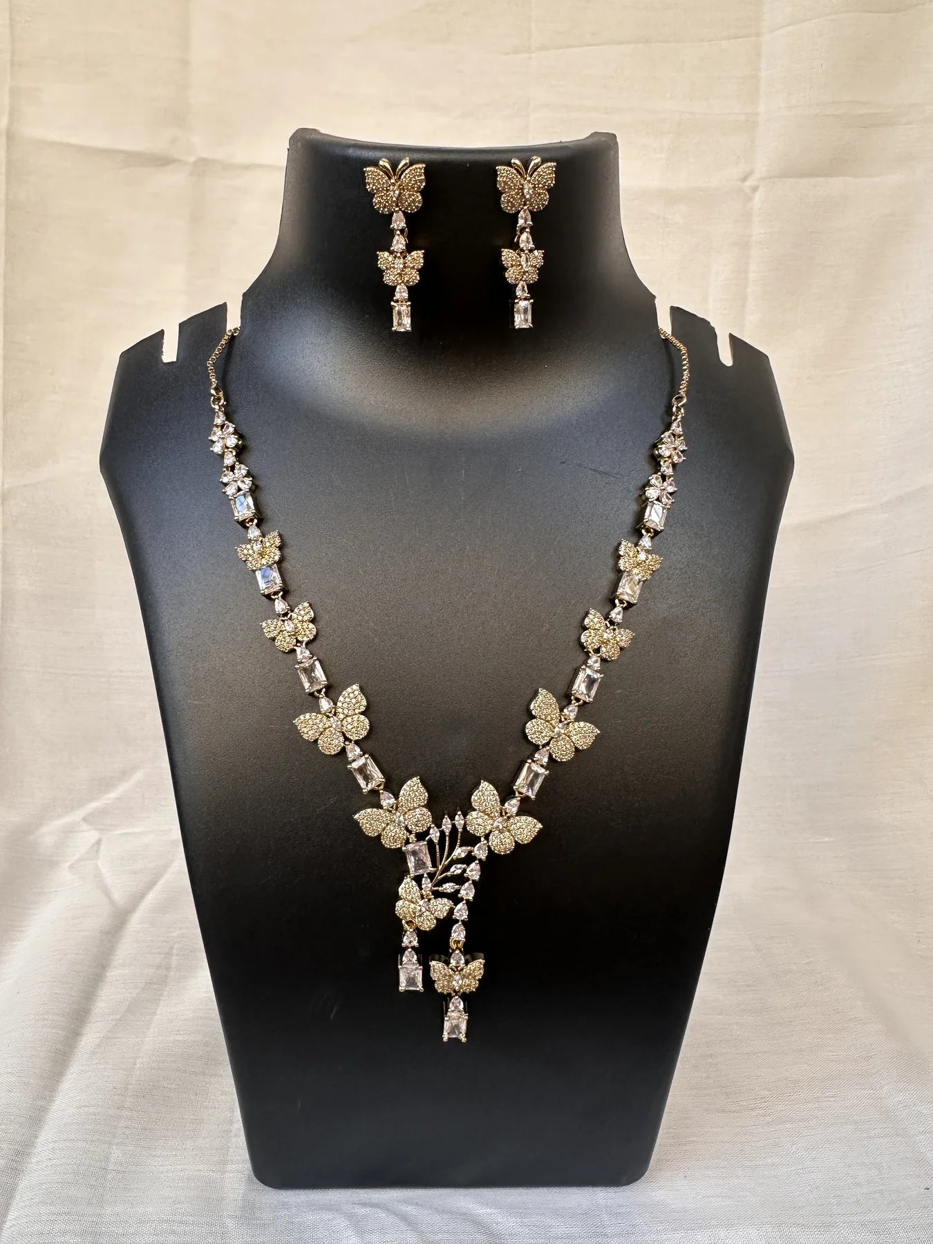 Butterfly neckset image 1