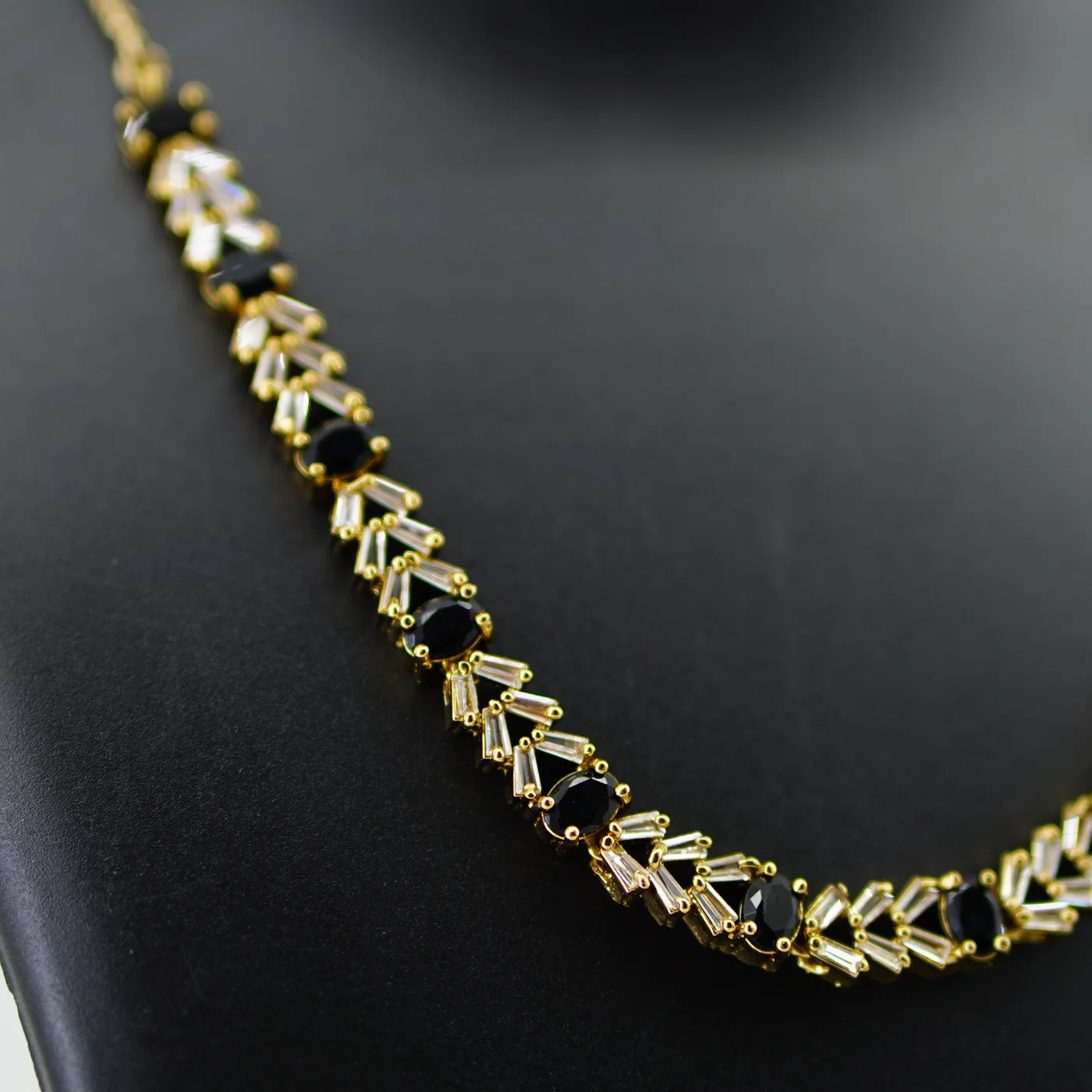 Trendy Necksets(Navyblue/lightgreen/red/J Type Red Stone/Gold&black/light Pink/white&black/white Round/ Black image 2