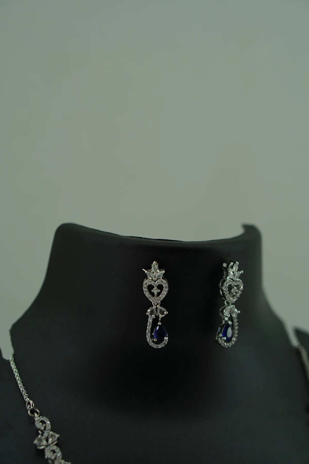 Trendy Necksets(Navyblue/lightgreen/red/J Type Red Stone/Gold&black/light Pink/white&black/white Round/ image 2