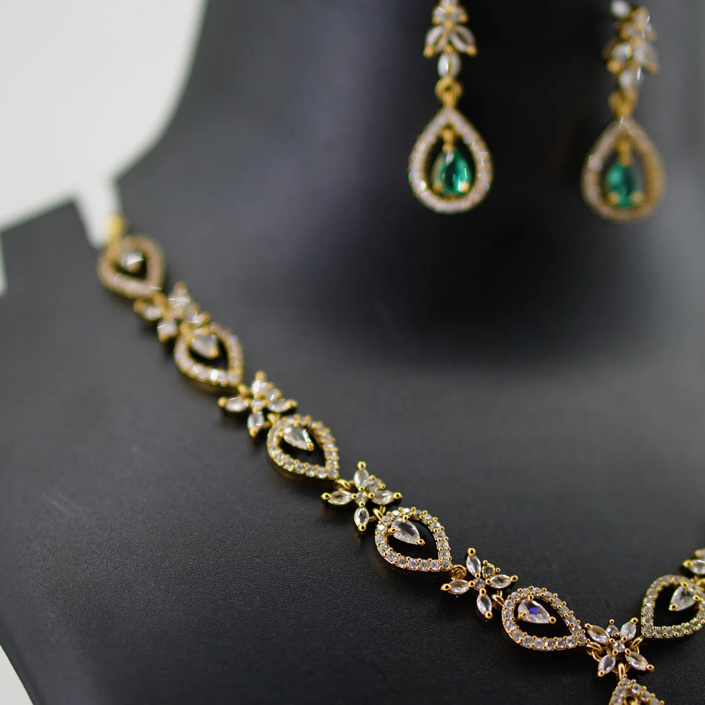 ADN016 Neckset Dark Green image 2