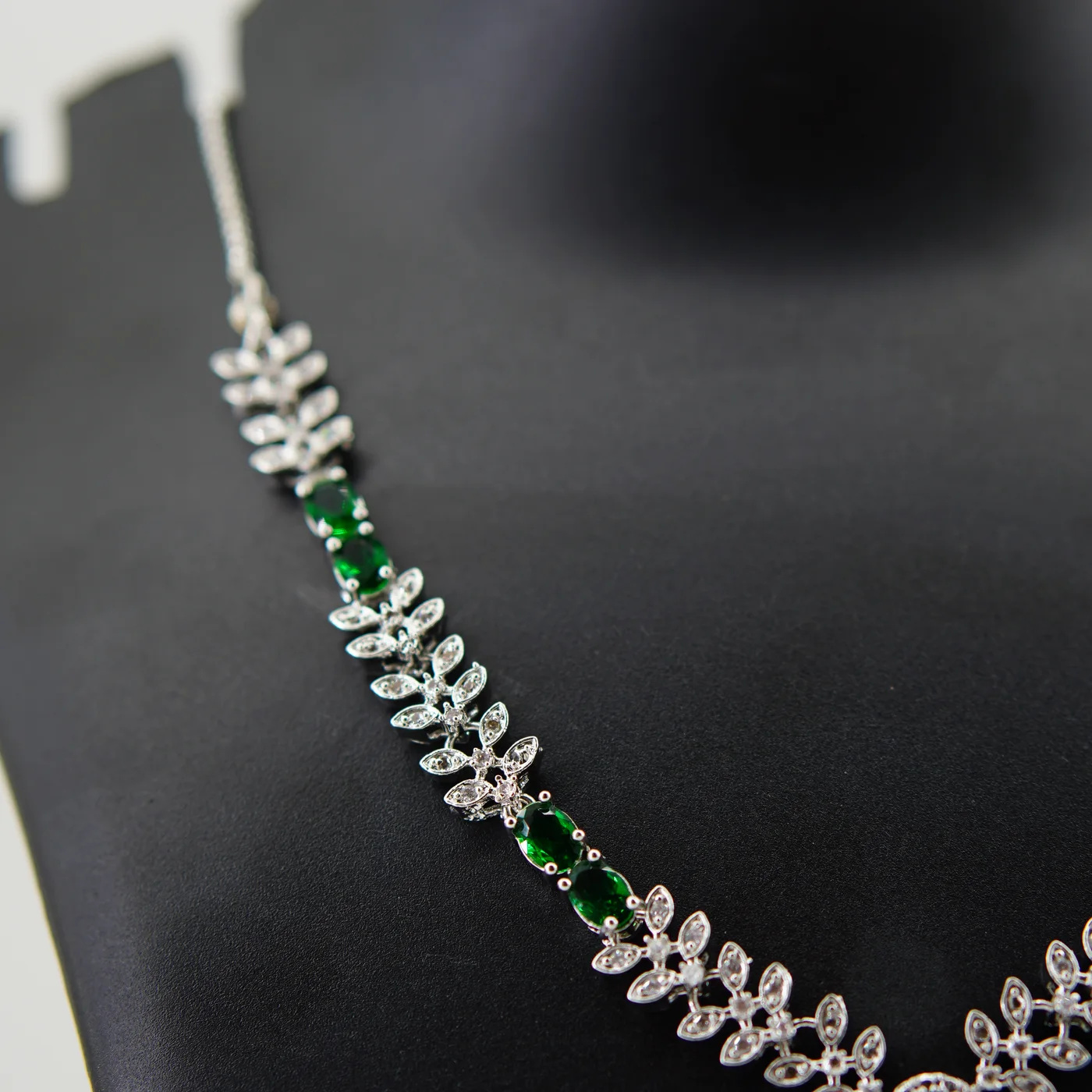 ADN017 Neckset Green image 2