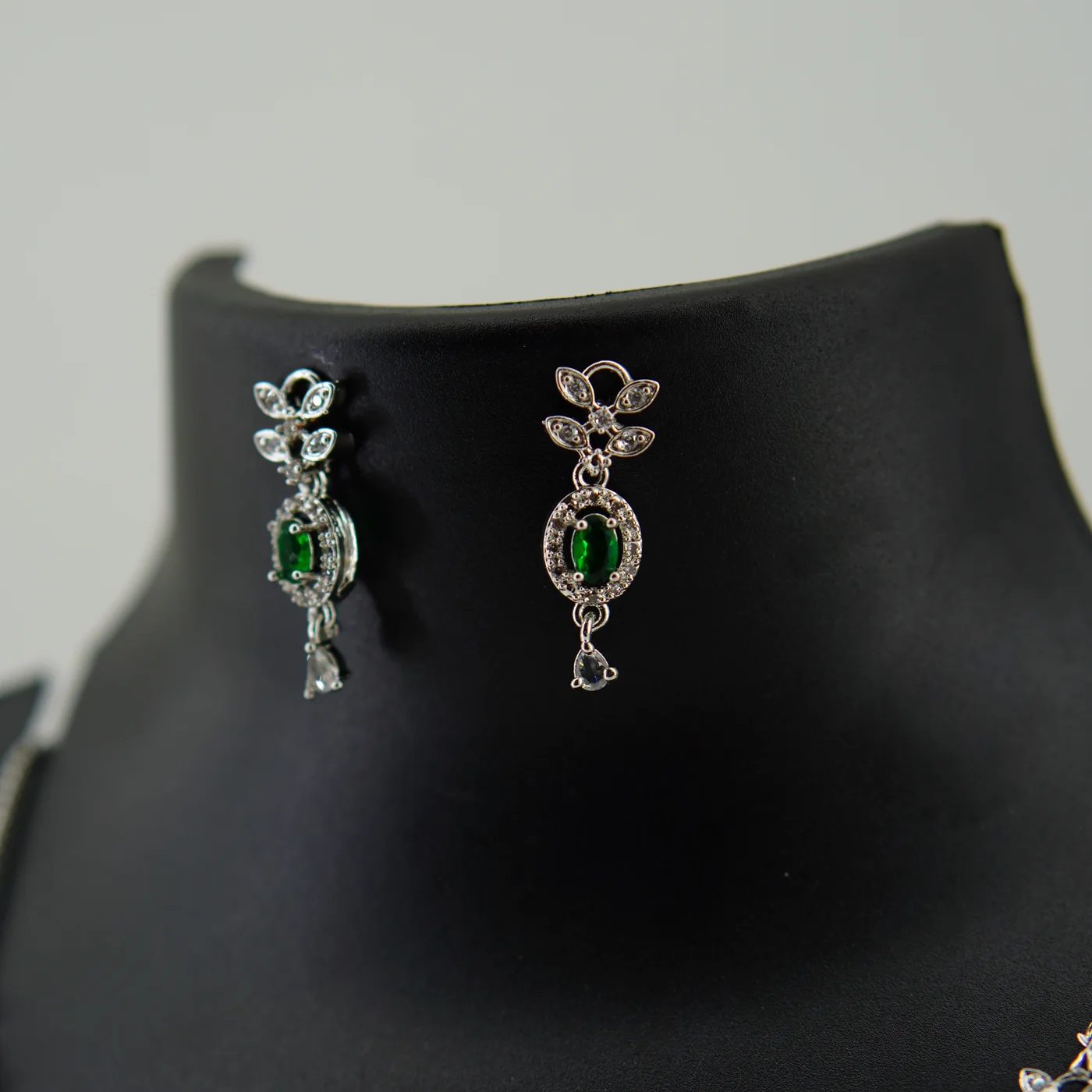 ADN017 Neckset Green image 3