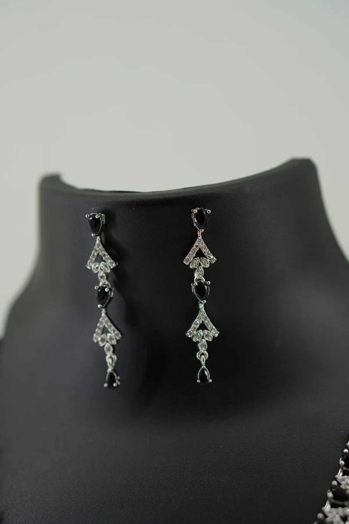 ADN019 Neckset Black image 3