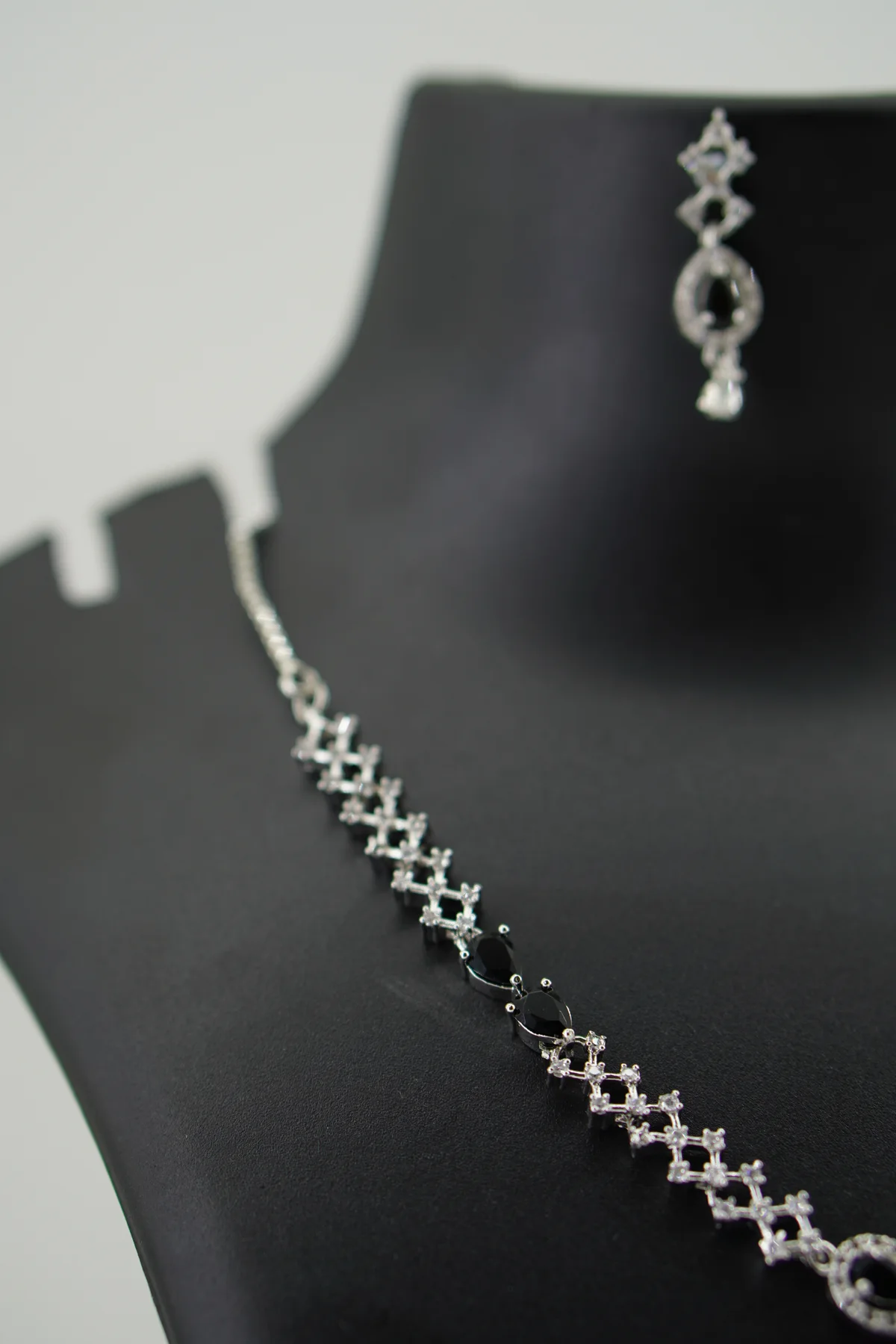 Simple & Elegant - (Black) diamond with star pendant image 2