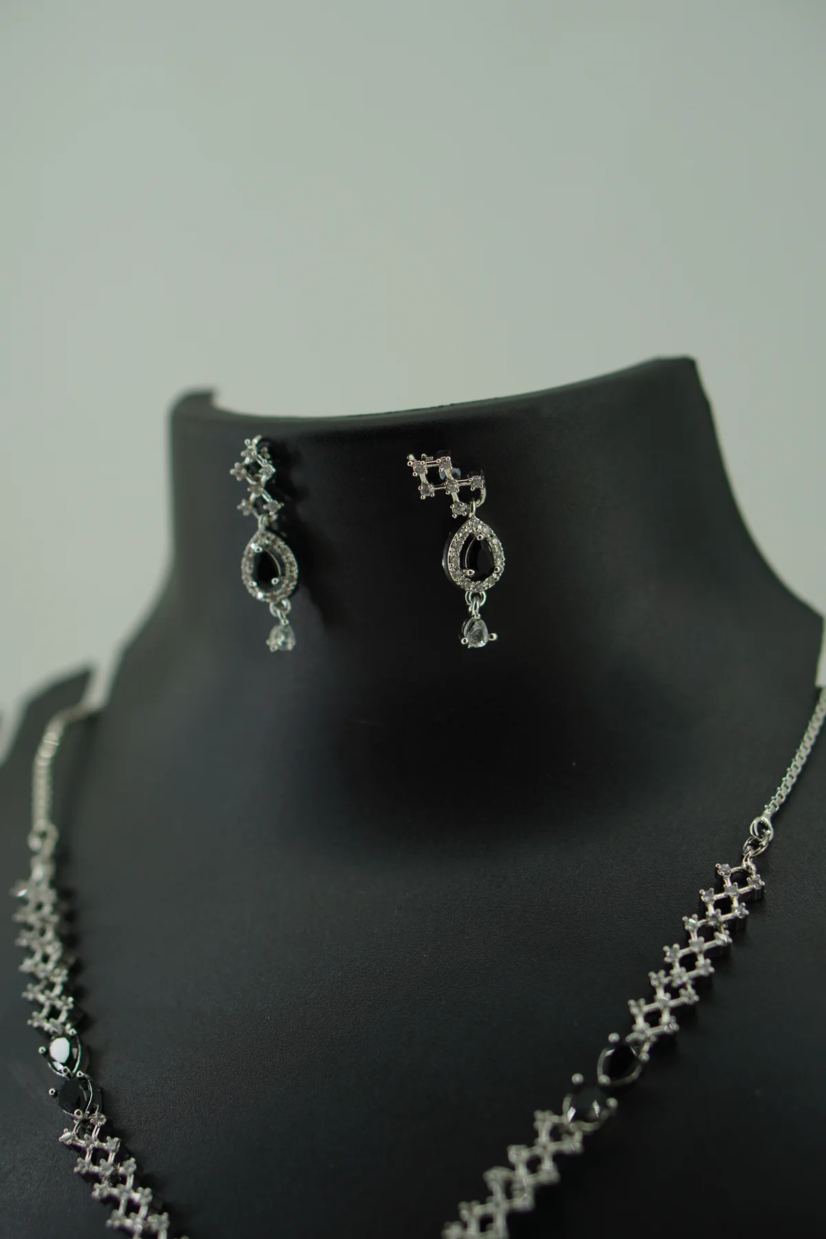 Simple & Elegant - (Black) diamond with star pendant image 3