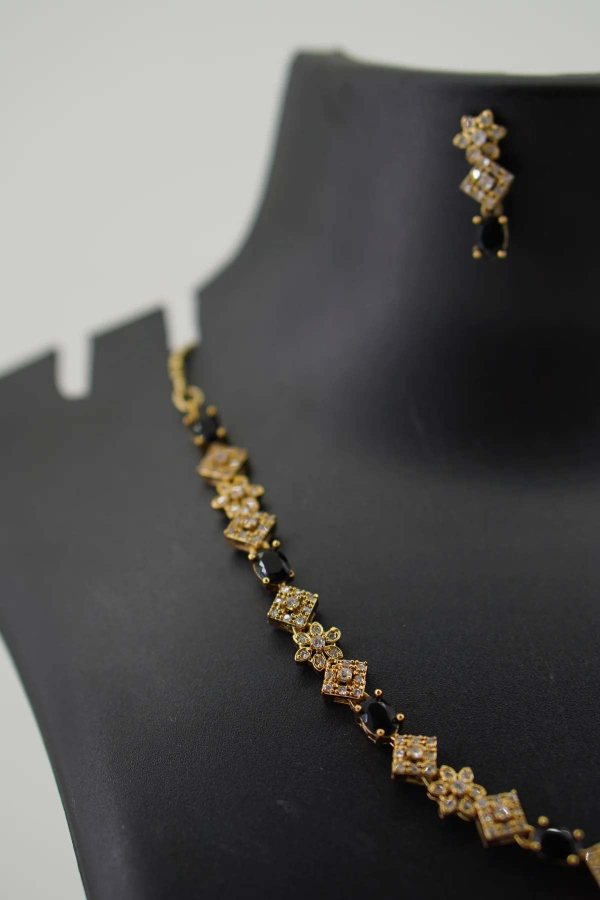 ADN021 Neckset Black image 2