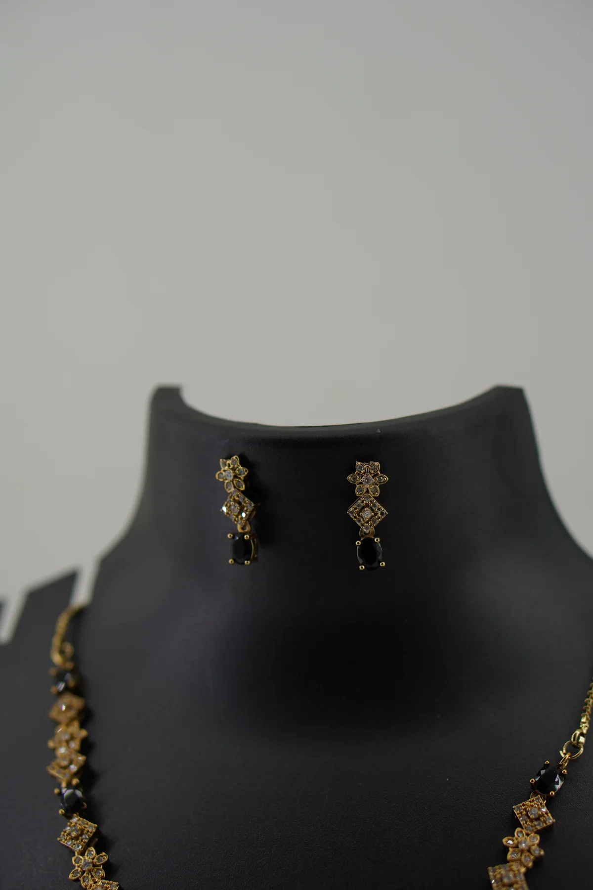 ADN021 Neckset Black image 3