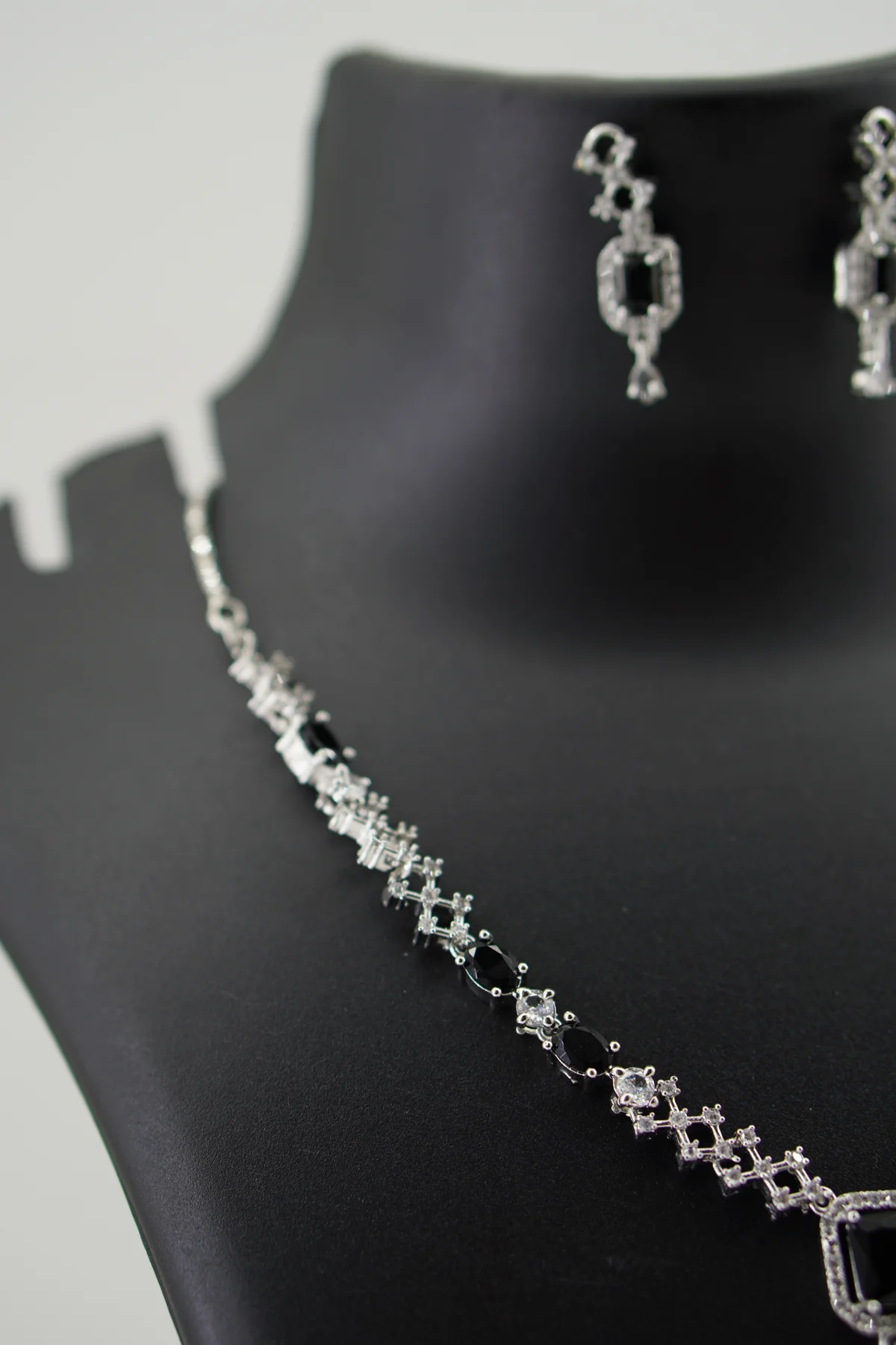 ADN022 Neckset Black image 2