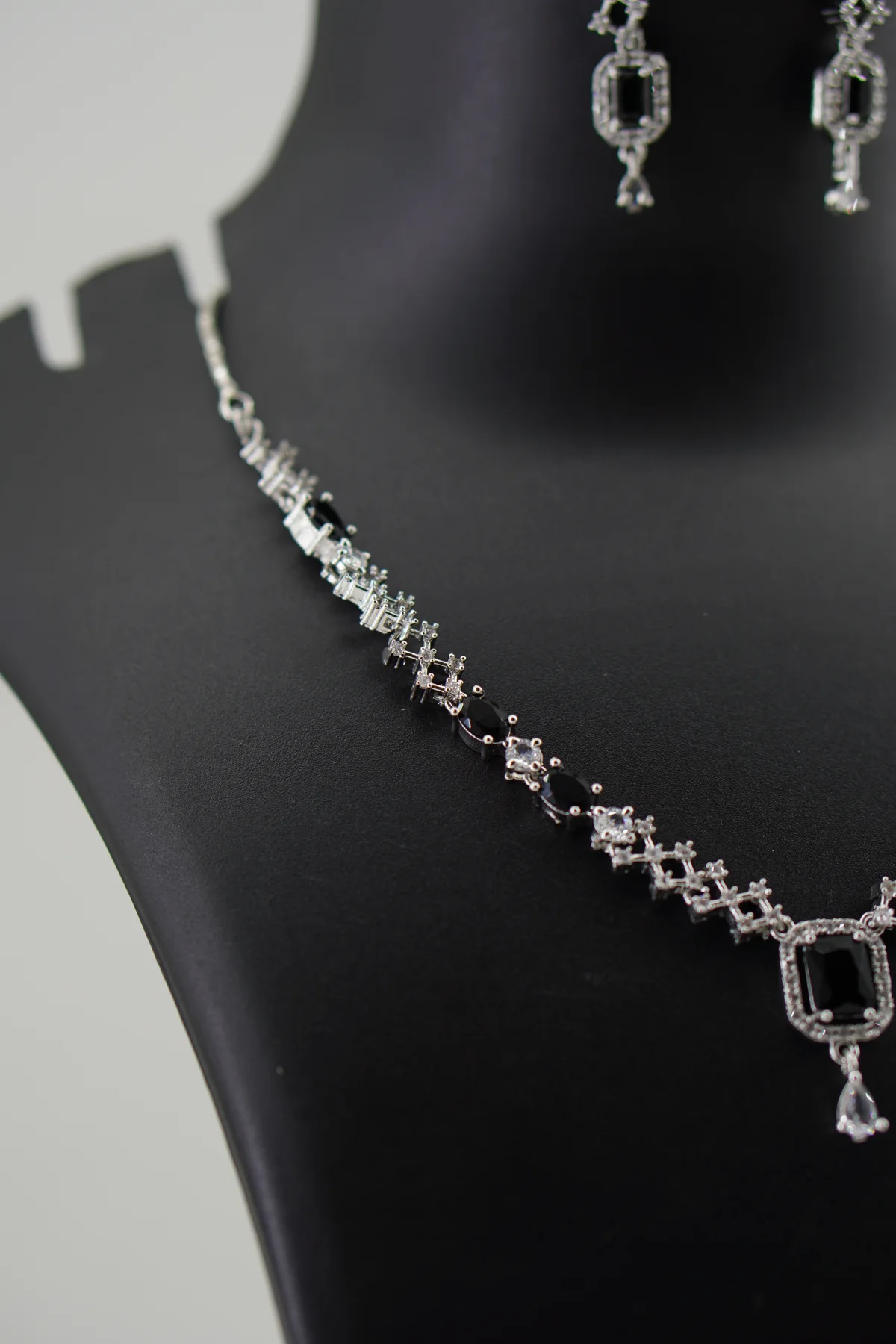 ADN022 Neckset Black image 3
