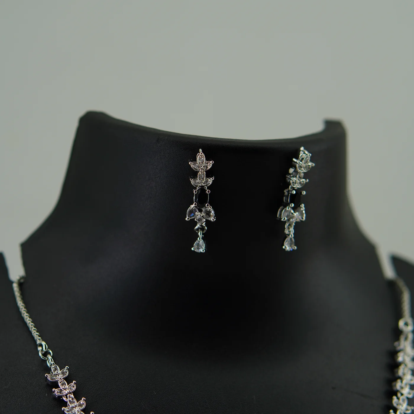 ADN023 Neckset Black image 3