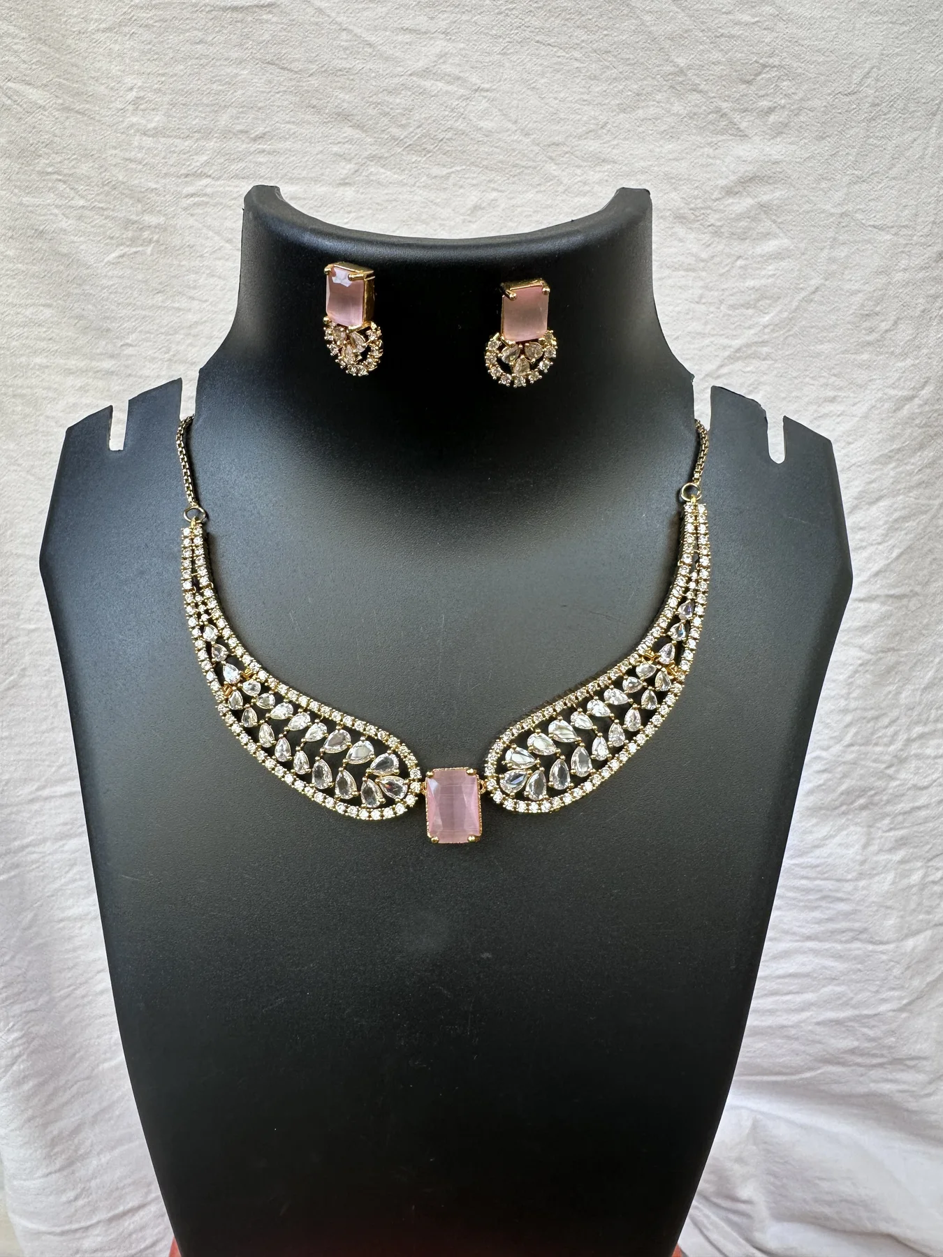 Bow type pink stone image 1