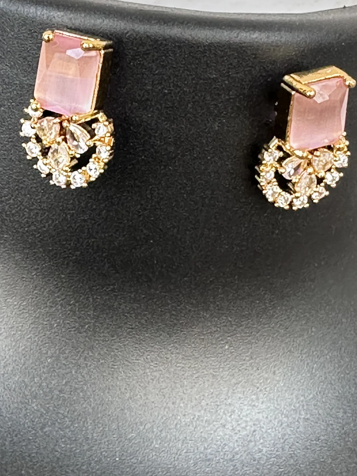 Bow type pink stone image 2