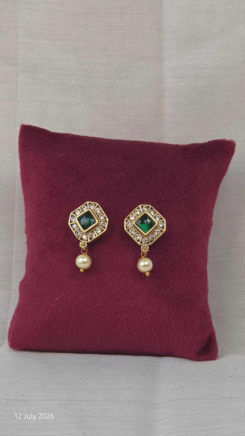 Diamond green earrings image 1