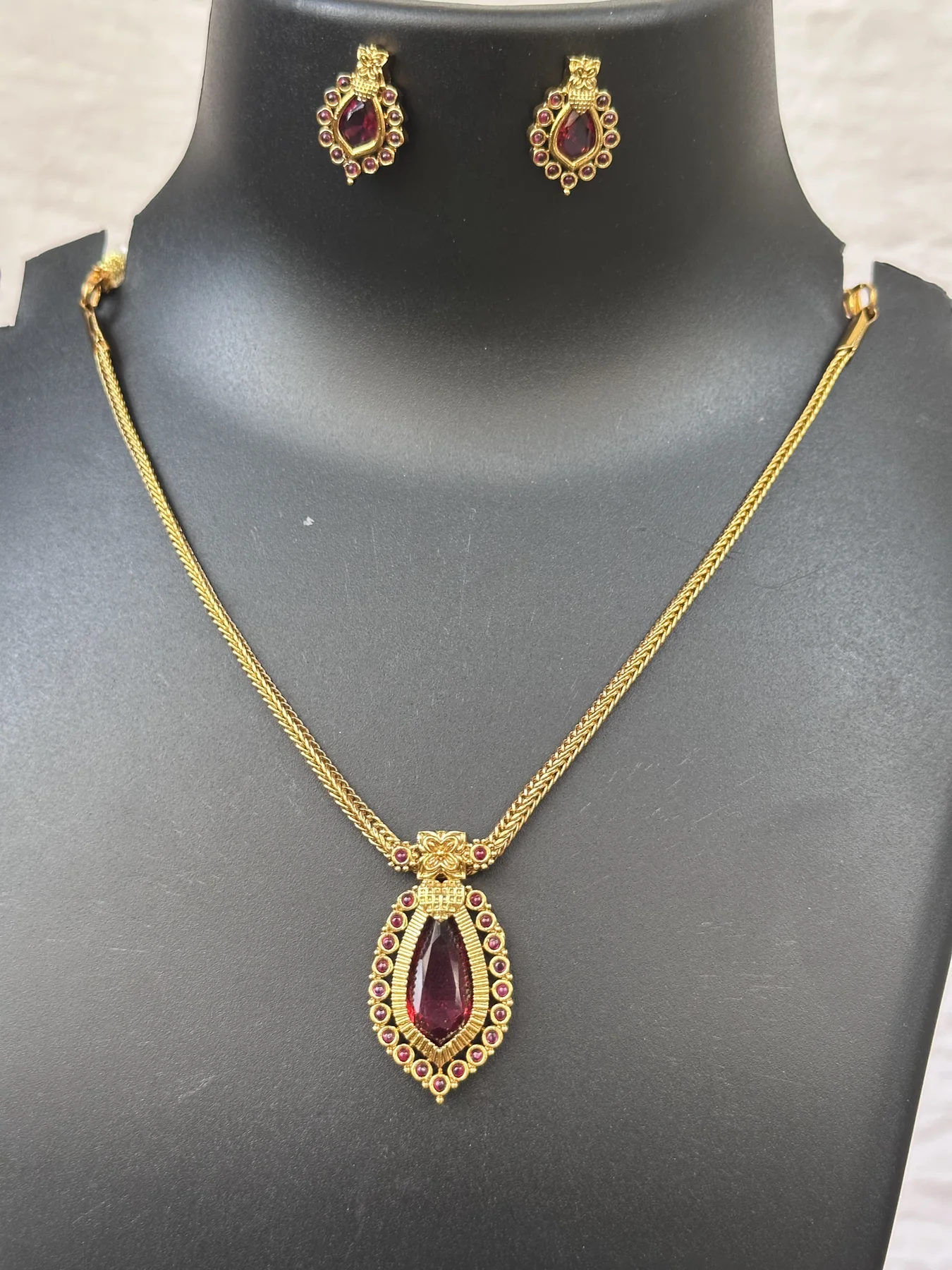 Bitterguard Pendant Red image 2