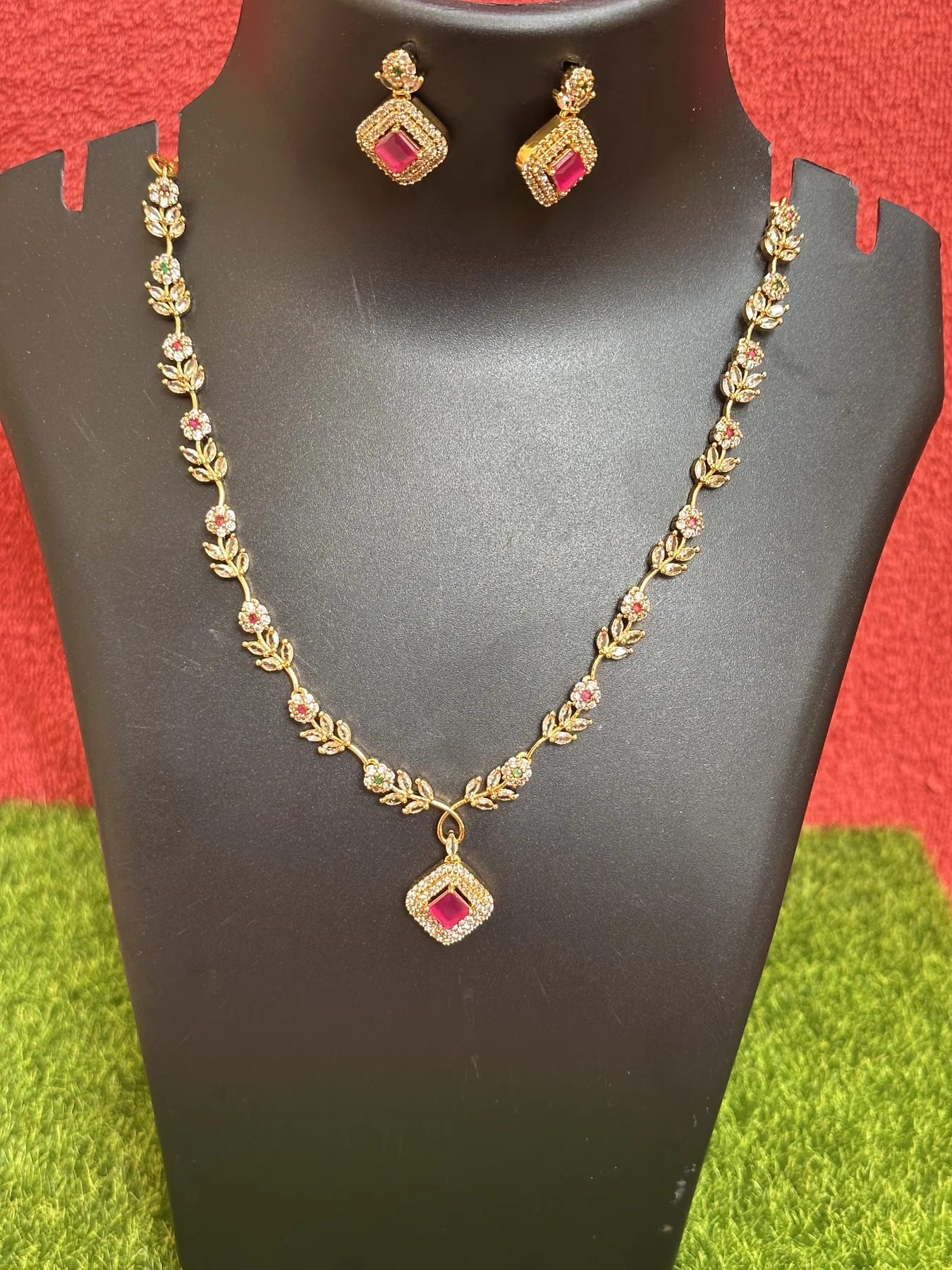 Full Floral Neckset image 1