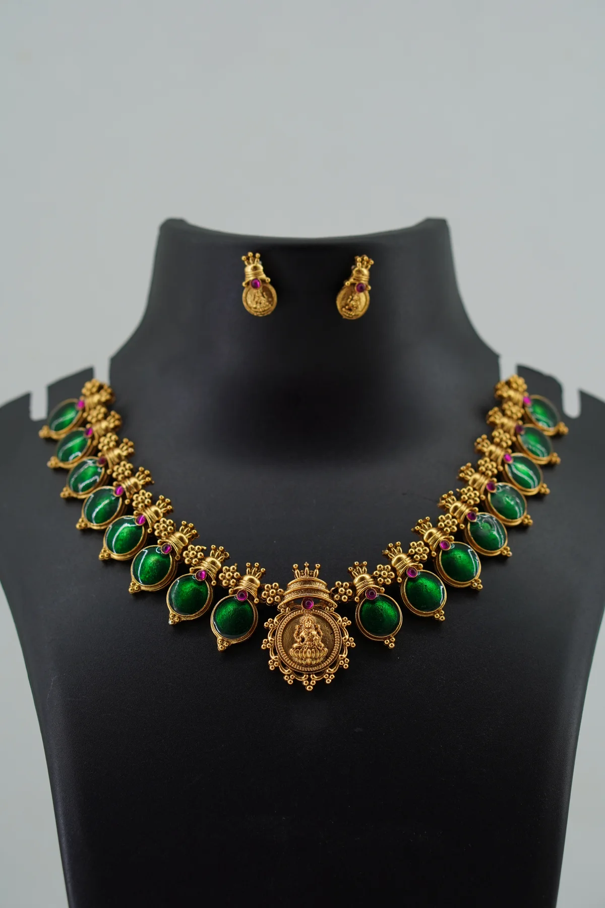 Dark Green Polk With Lakshmi Pendant image 1