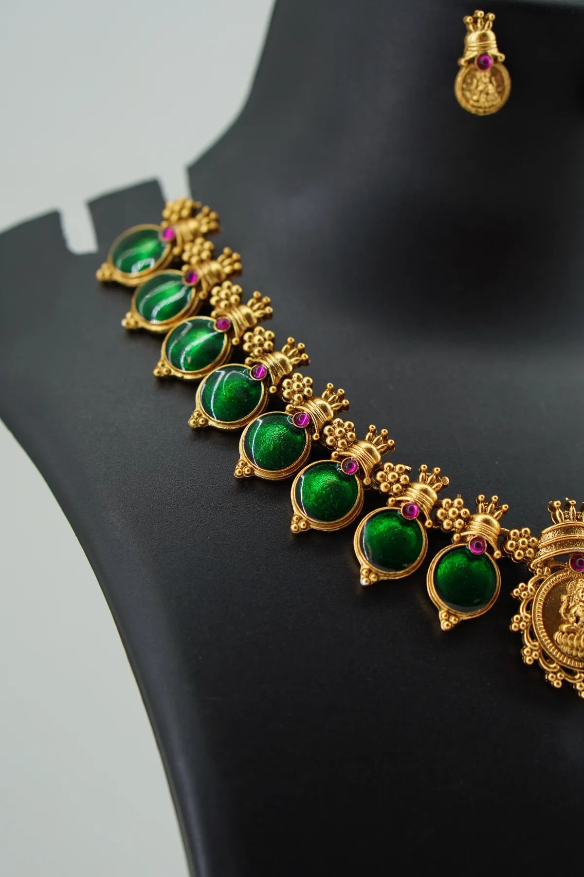 Dark Green Polk With Lakshmi Pendant image 3