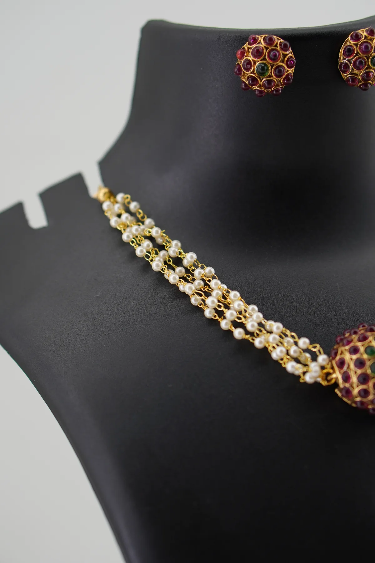 Pearl Type Red Stone Neckset image 2