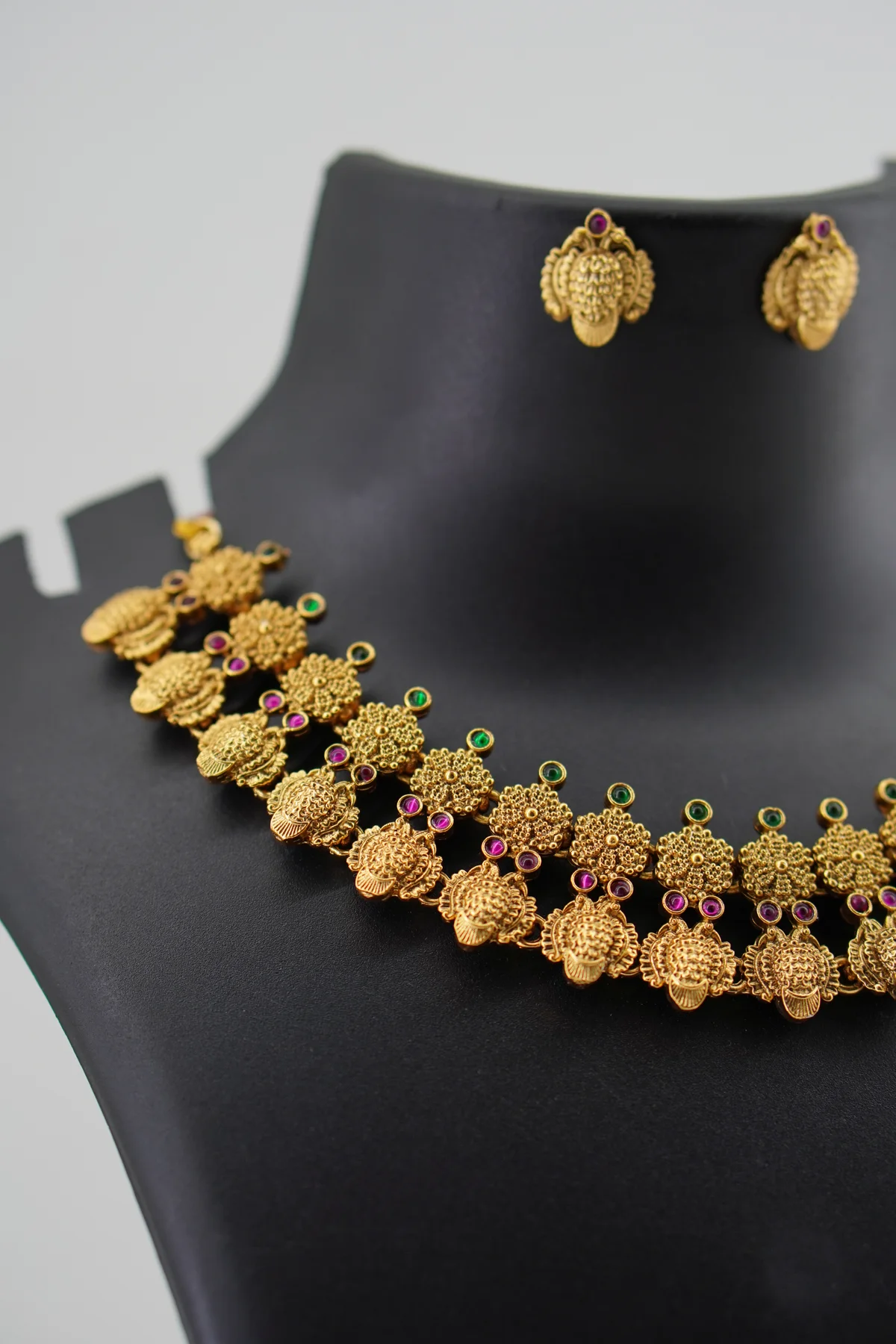Flower With Jadau Pendant image 3
