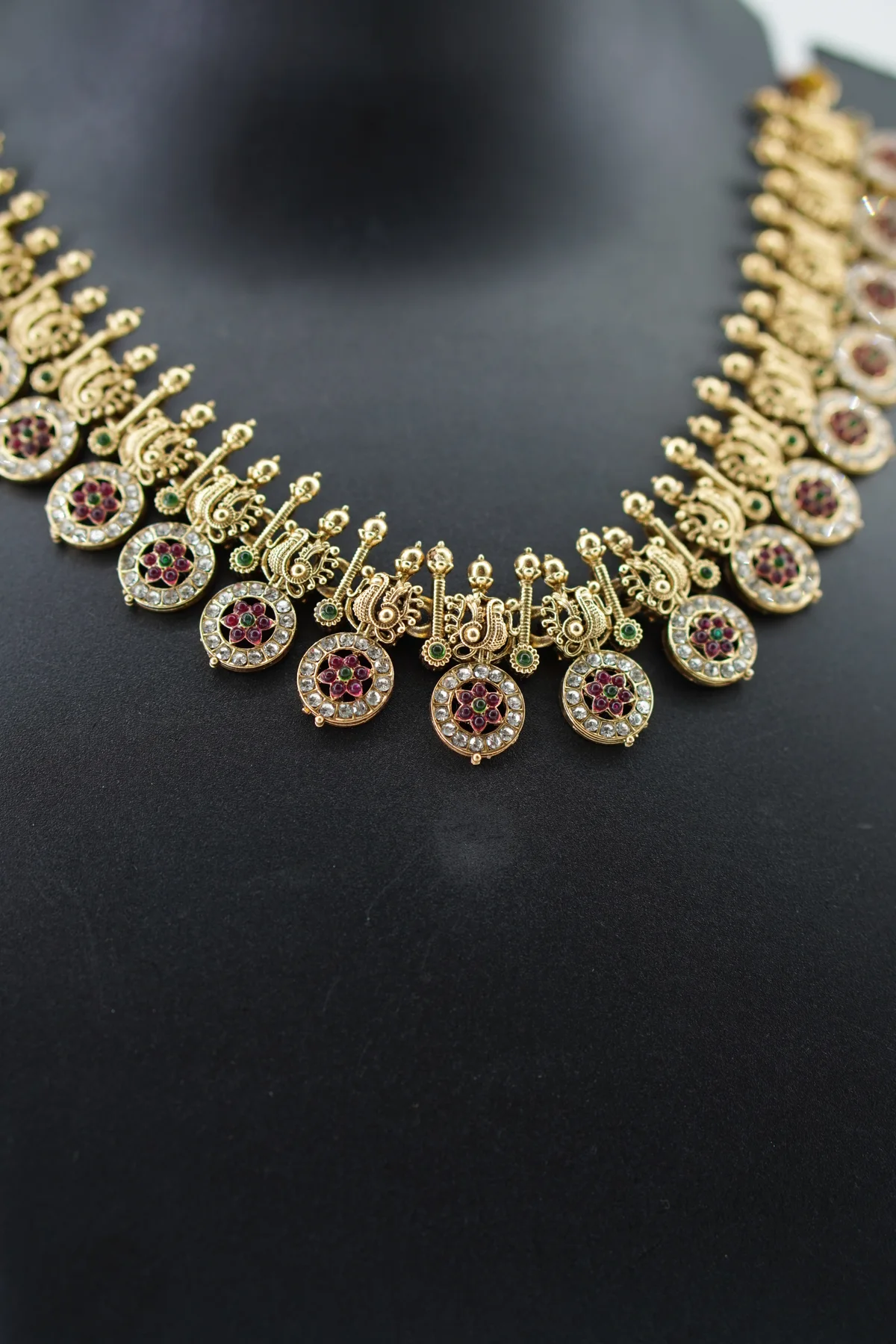 White Circle Stone Neckset image 2