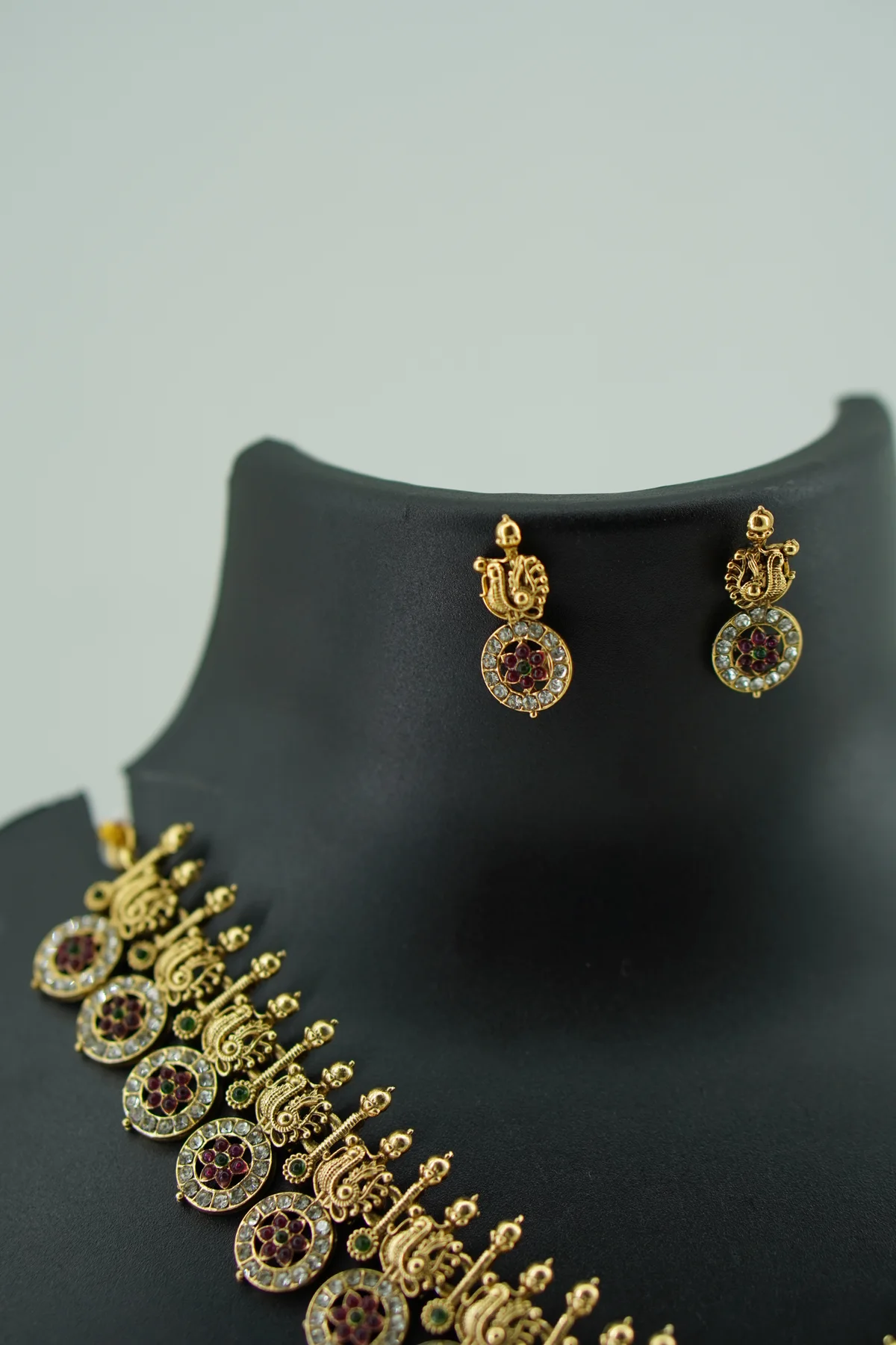 White Circle Stone Neckset image 4