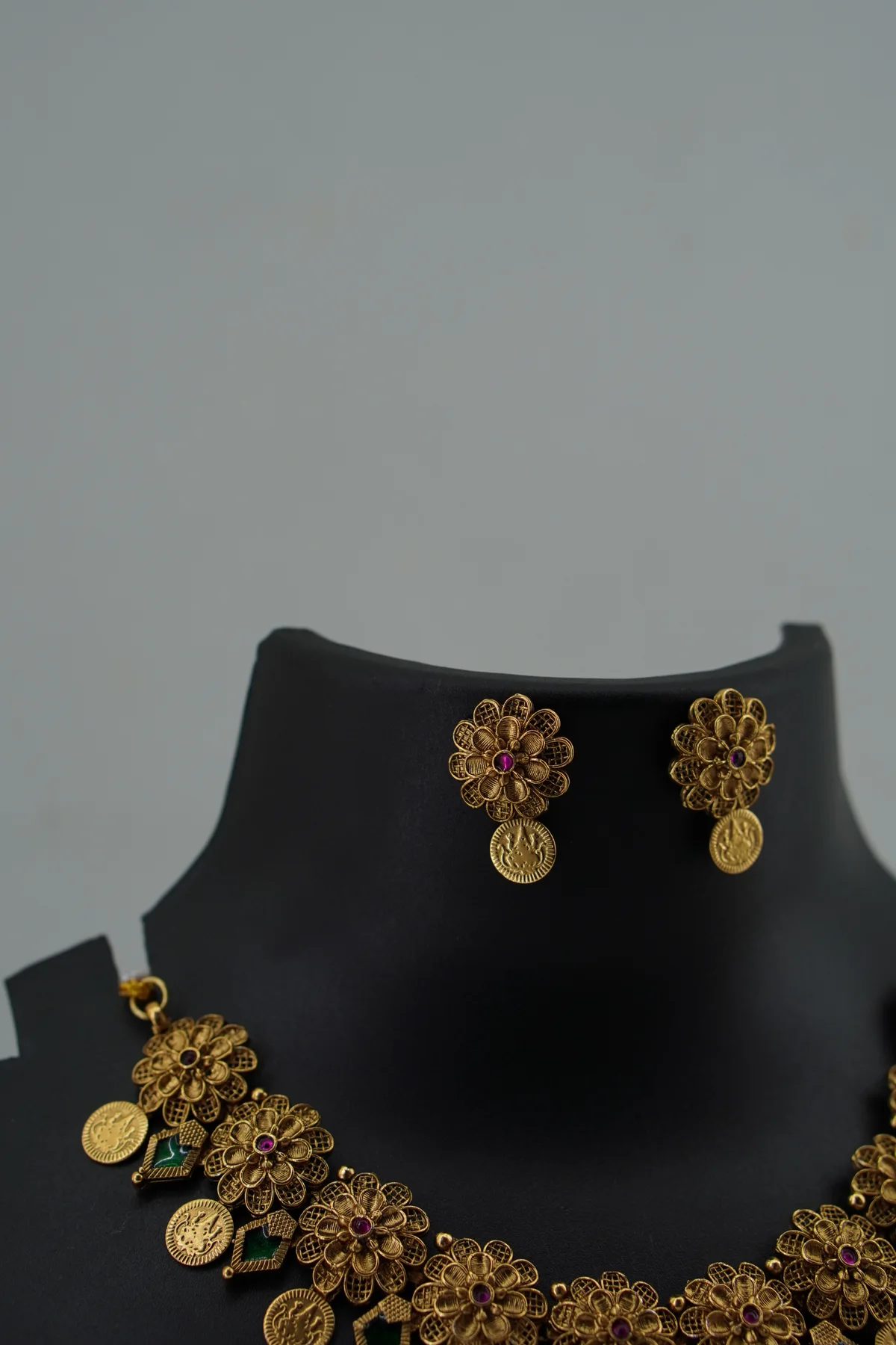 Flower With Green Drop And Coin Neckset image 2