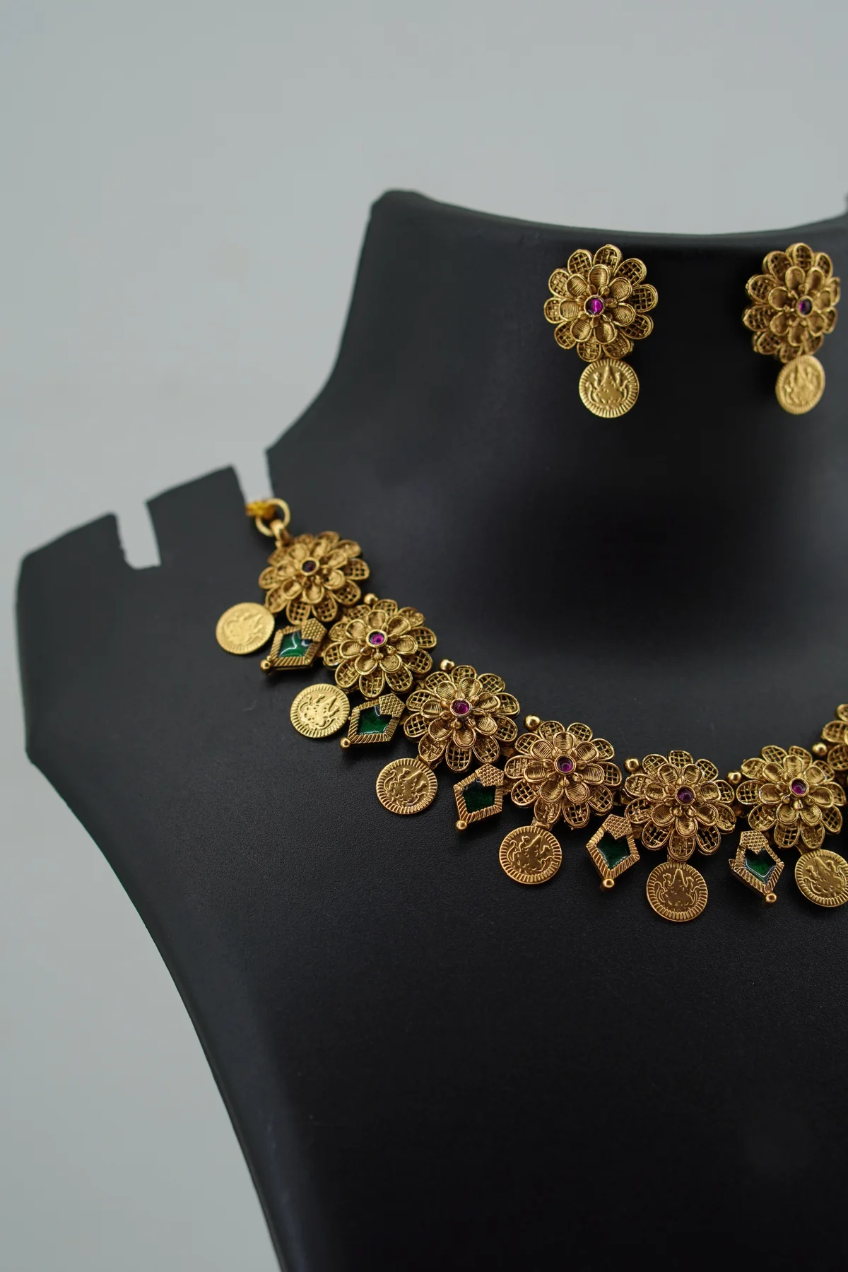 Flower With Green Drop And Coin Neckset image 3