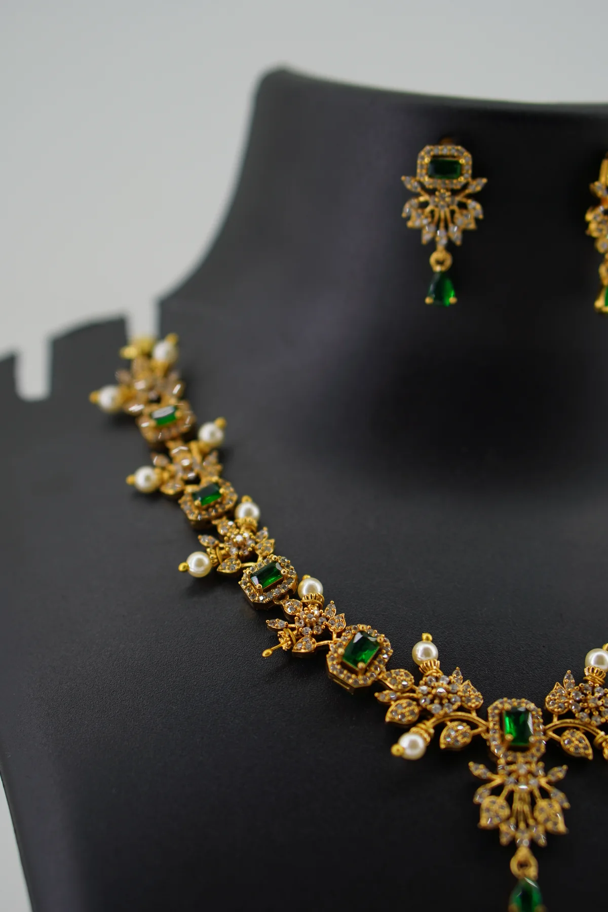 Floral Type Neckset (Green) Green image 2