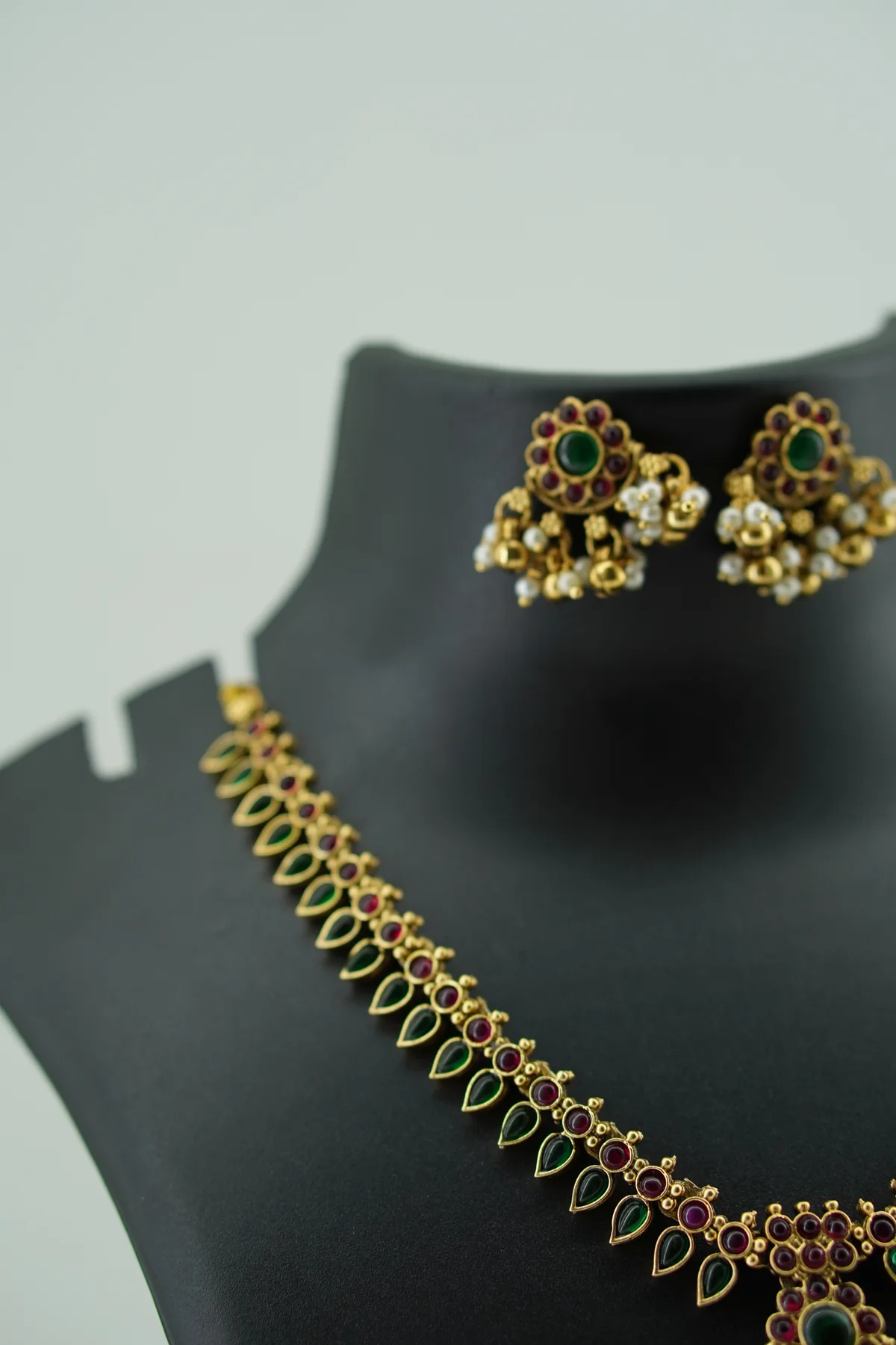 Full Flower Green Stone Necklace image 2