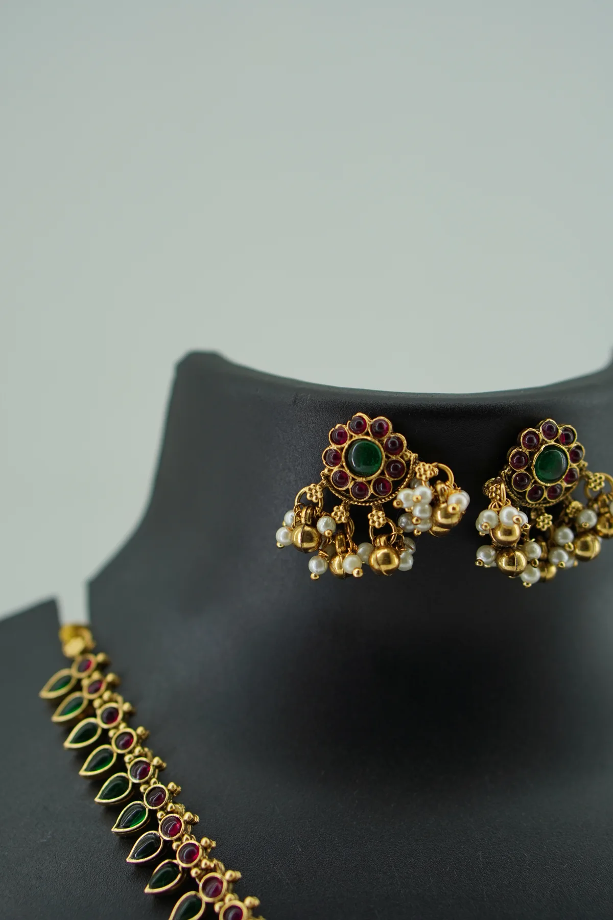 Full Flower Green Stone Necklace image 3