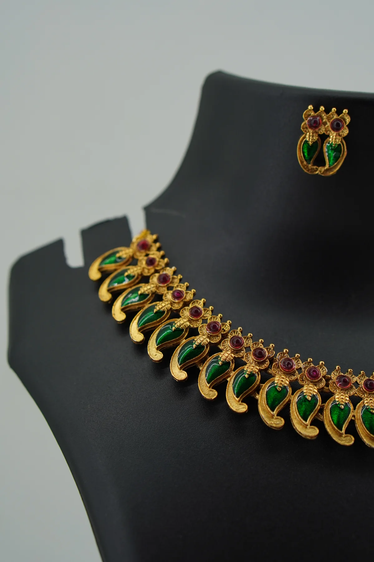 Mango Closeup neckset(pink/green) Green image 2