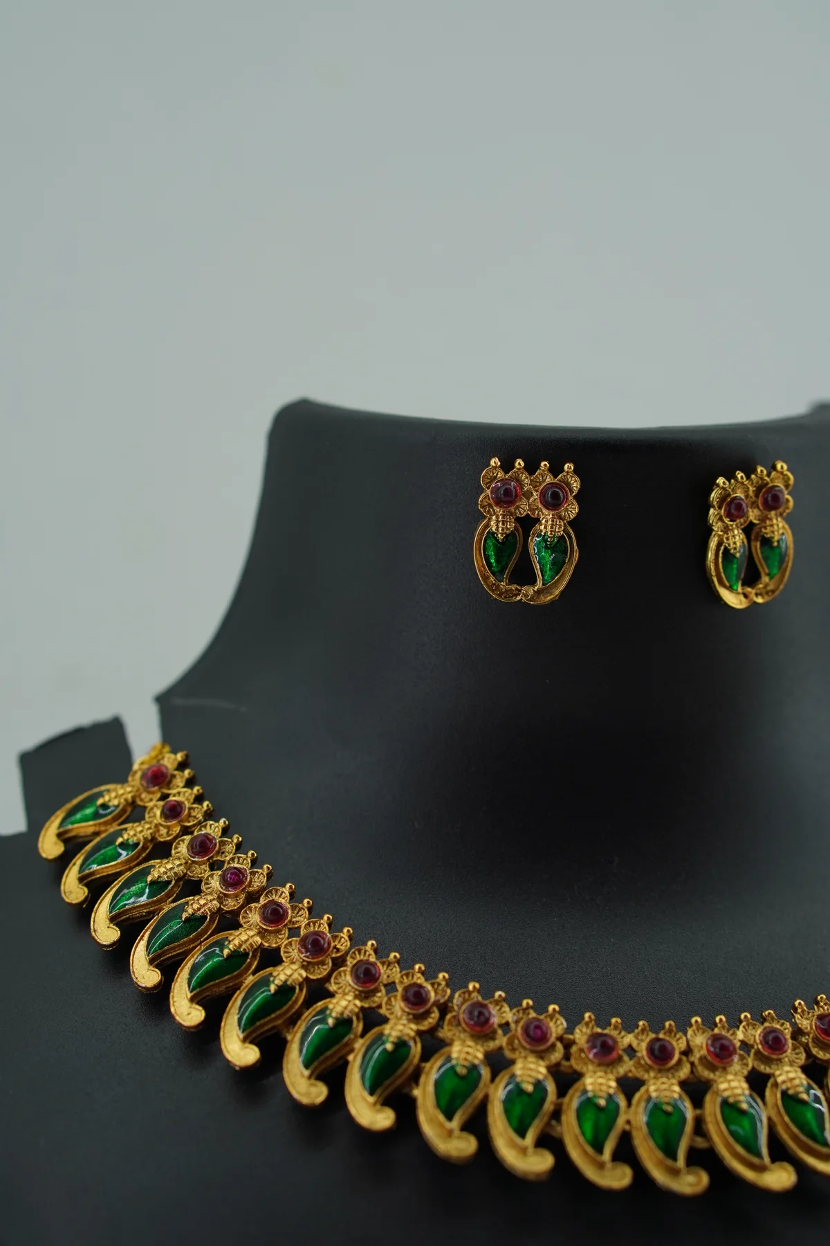 Mango Closeup neckset(pink/green) Green image 3